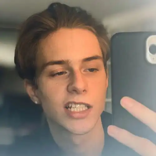 6686体育金牌作者Aaron