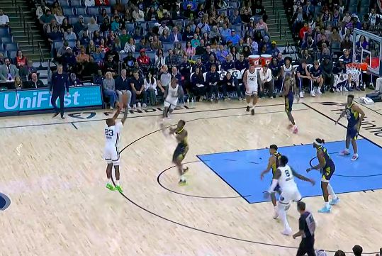 Кауард набрал 15 очков при точности бросков 5 из 6 в третьей четверти. «Гриззлис» возглавили «Пэйсерс» с 43 очками за четверть и 19 очками.