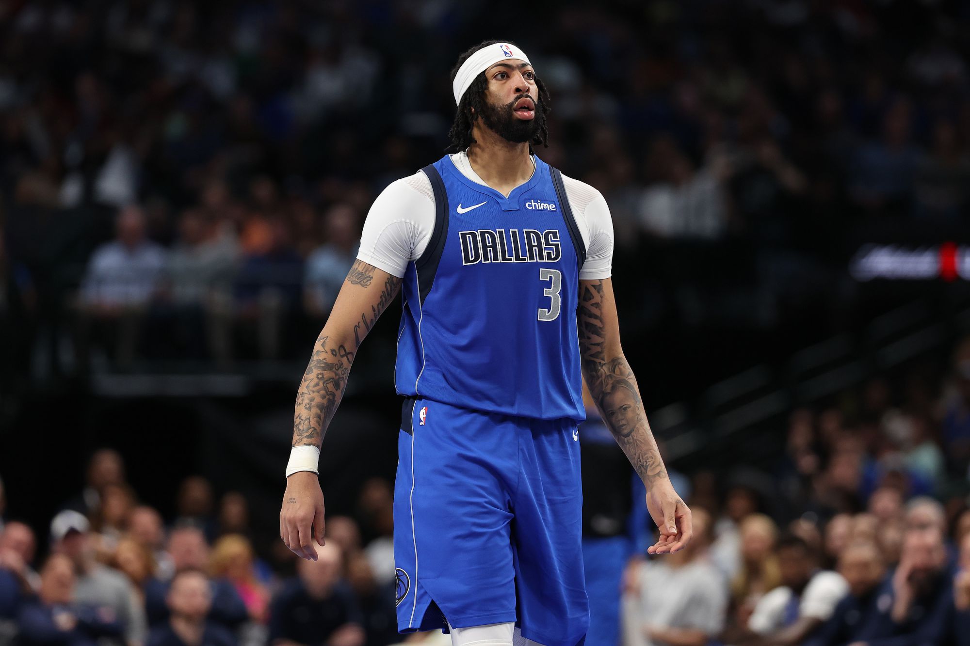 Отчет о травме «Маверикс»: рейтинг Дэвиса, который ранее повредил левую икру, оценивается как сомнительный.