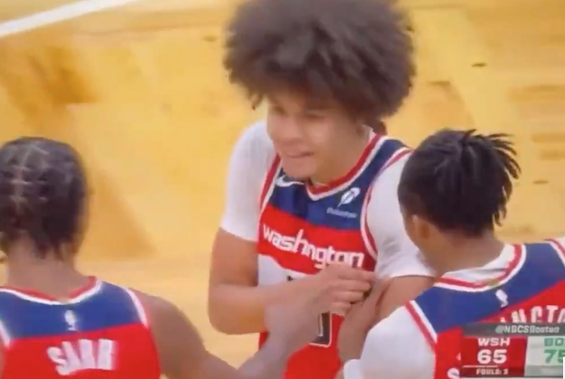 Неуклюжий! Когда Браун нокаутировал Джорджа в этой игре, порошок для волос натерся на одежду последнего.