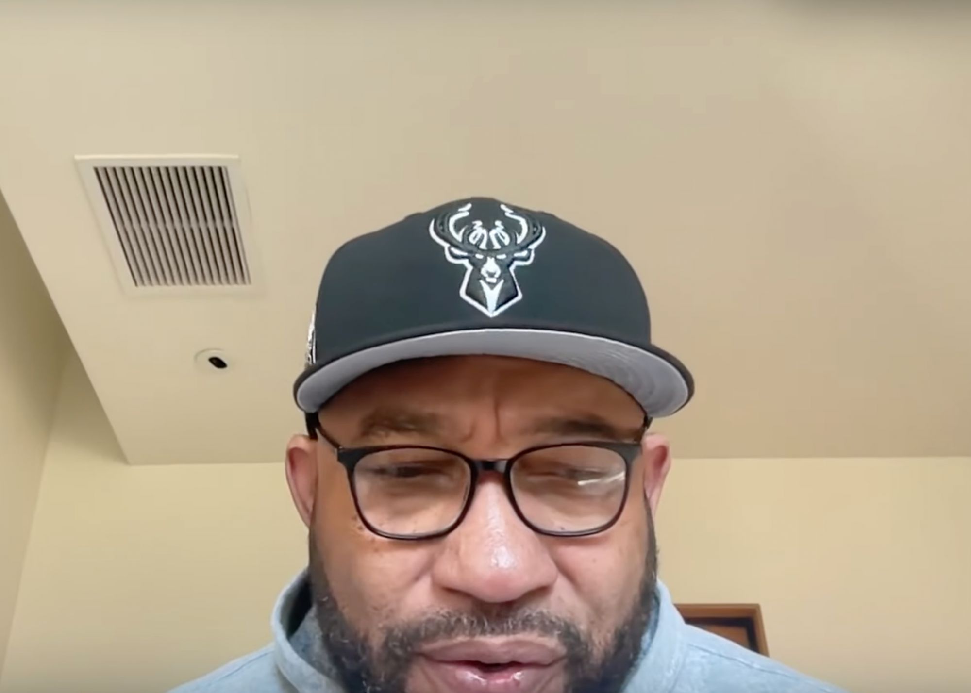 Хэмм: Когда я тренировал «Лейкерс», состав был несбалансированным, и среди звезд были различные проблемы.