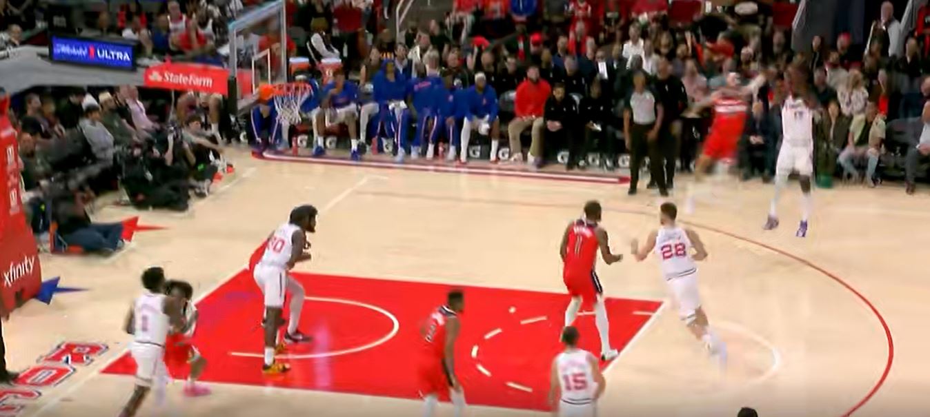 Полная огневая мощь! 4 игрока «Рокетс» забили двузначные числа в перерыве и набрали 81 очко в перерыве