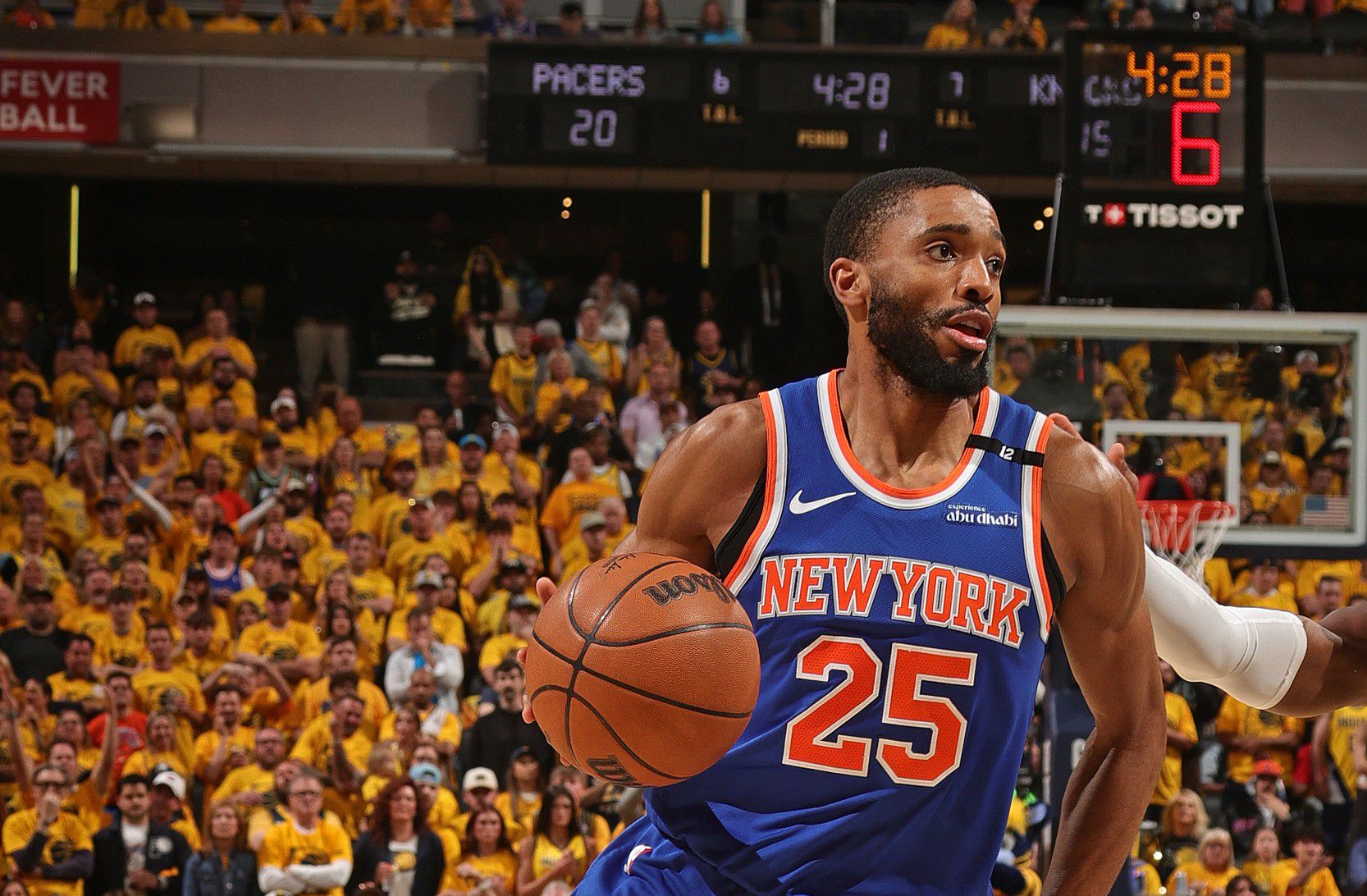 «Никс» набрали 31 очко в третьей четверти, но хозяева поля все равно отставали от «Мэджик» на 18 очков.