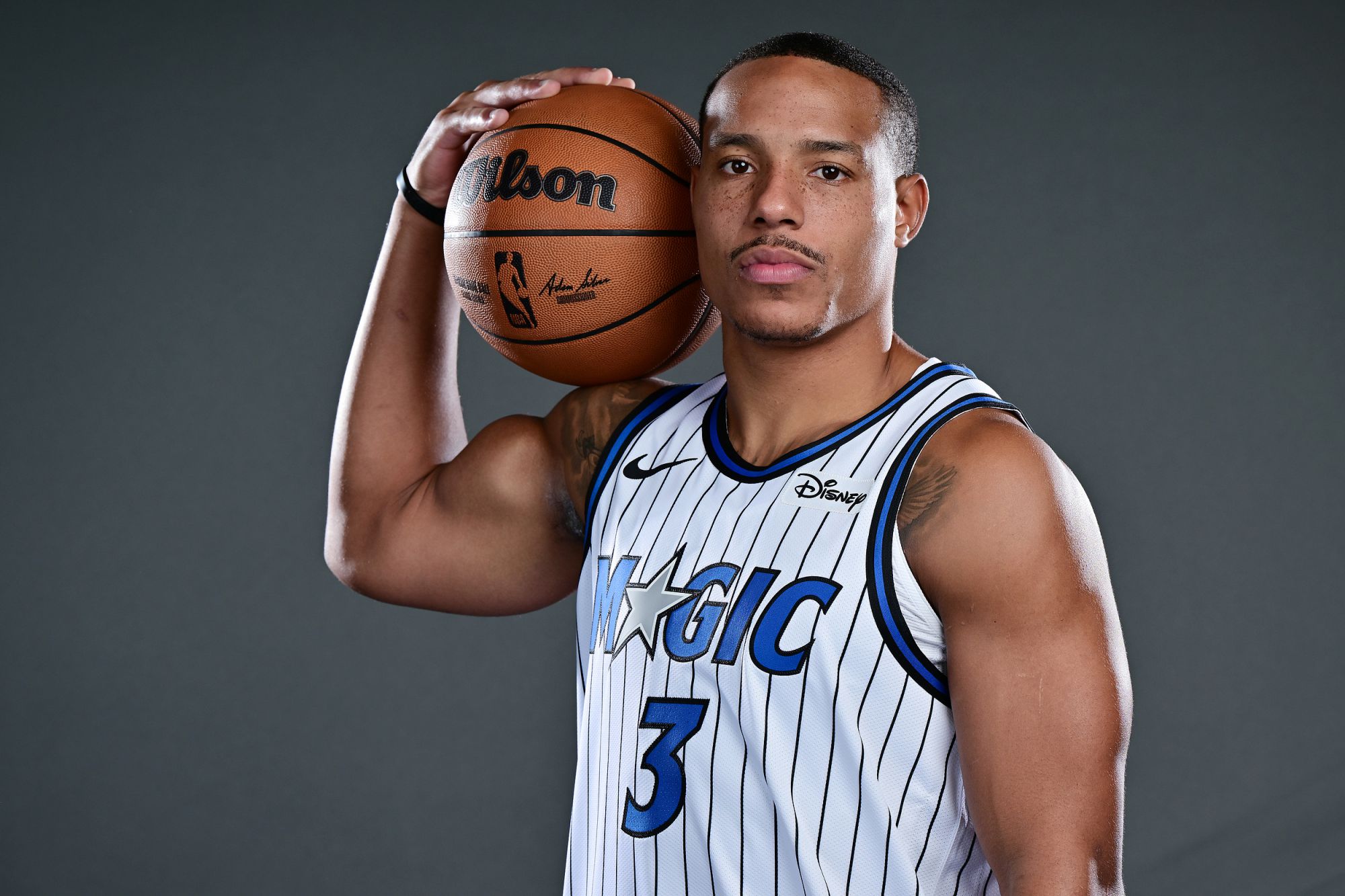 Вагнер и Бэйн набрали 29 очков в первом тайме, что помогло «Мэджик» возглавить «Никс» с 20 очками.