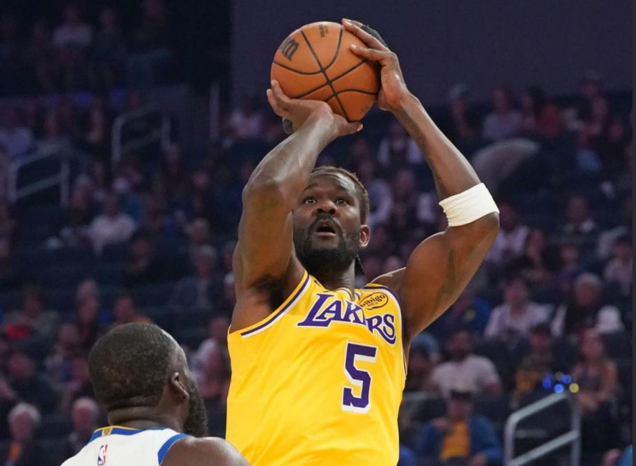 Какой контраст! Эйтон сделал 10 из 11 бросков и забил 20+16, Смарт сделал 1 из 10 бросков из-за пределов.