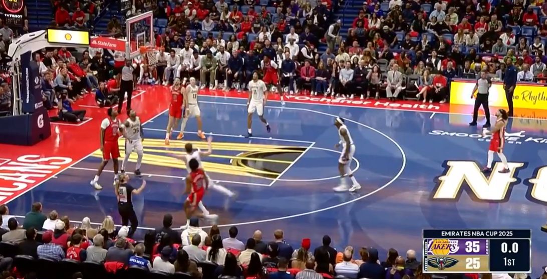 Трехочковый Мерфи на сирену вышел из строя, и в первой четверти он набрал 13 очков.