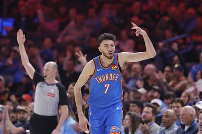 Продолжайте развиваться! Холмгрен установил новый рекорд, забив 6 трехочковых и забив 31+12 за 27 минут.