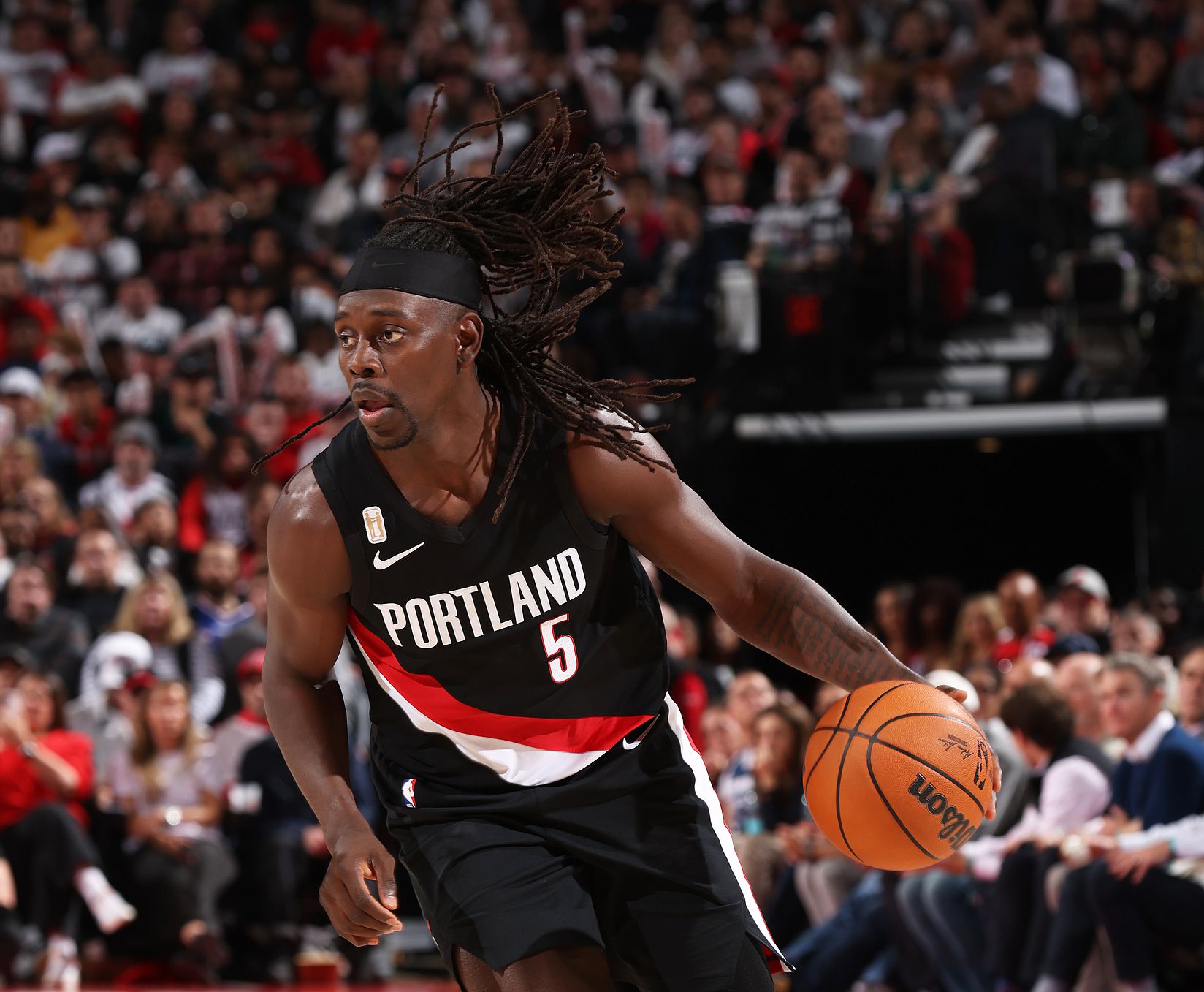 «Трэйл Блэйзерс» реализовали 47% бросков с трехочковой дистанции и нанесли 16 дальних бросков за игру.