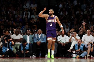 Тебе решать! Диллон забил 3 из 7 трехочковых за тайм и набрал 15 очков.