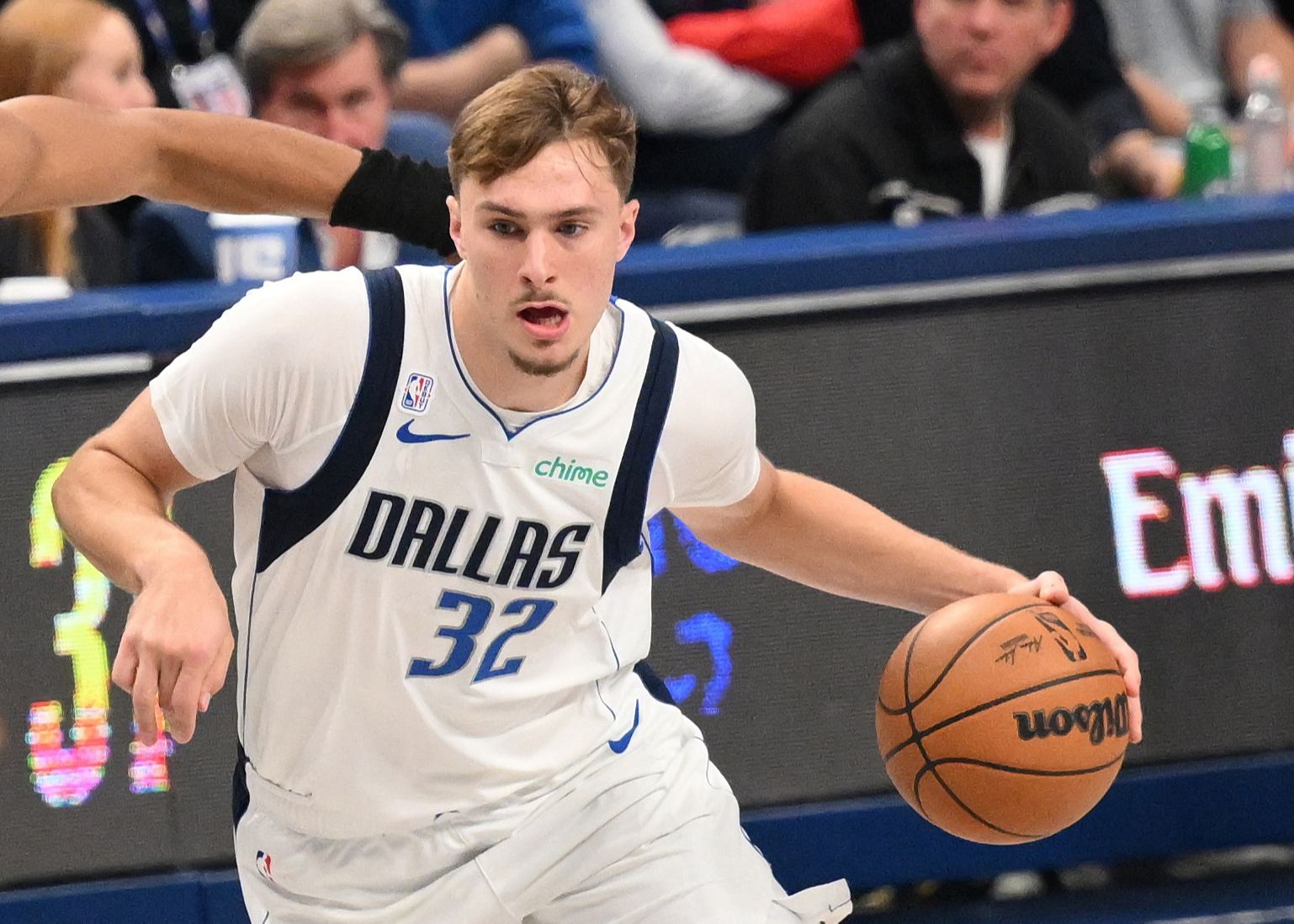 Флэгг стал самым молодым игроком, сделавшим 100+ подборов, 20+ передач и 20+ после того, как стал Джеймсом.