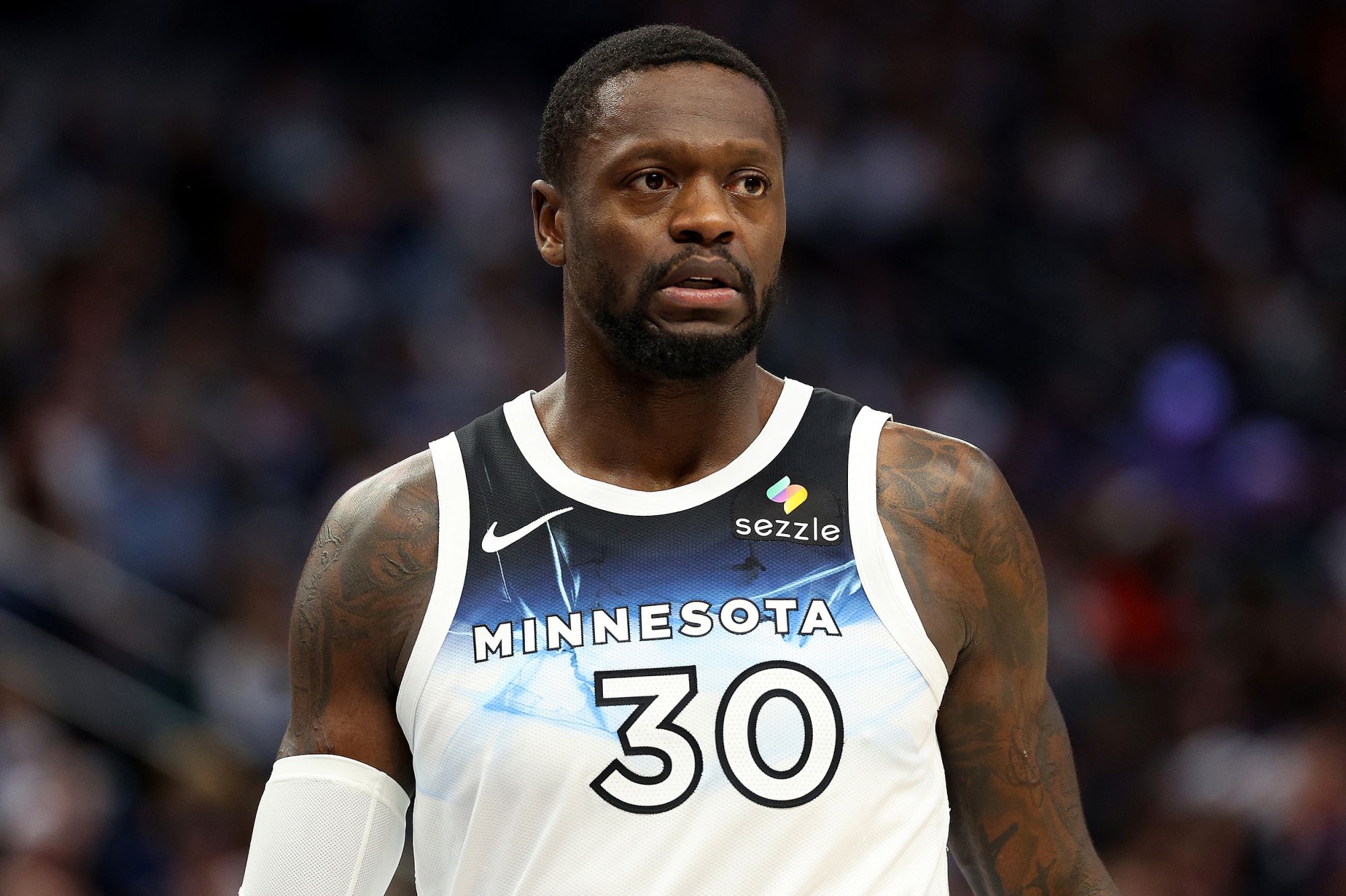 Трое игроков «Тимбервулвз» забили в тайме двузначные числа, но Эдвардс набрал всего 5 очков и 2 передачи.