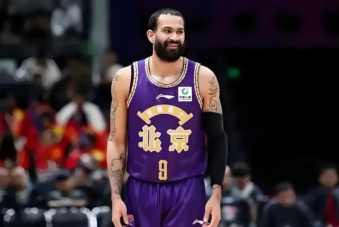 Добро пожаловать! Риллер объявил в социальных сетях: он вернется в мужскую баскетбольную команду Beijing Enterprises в новом сезоне.