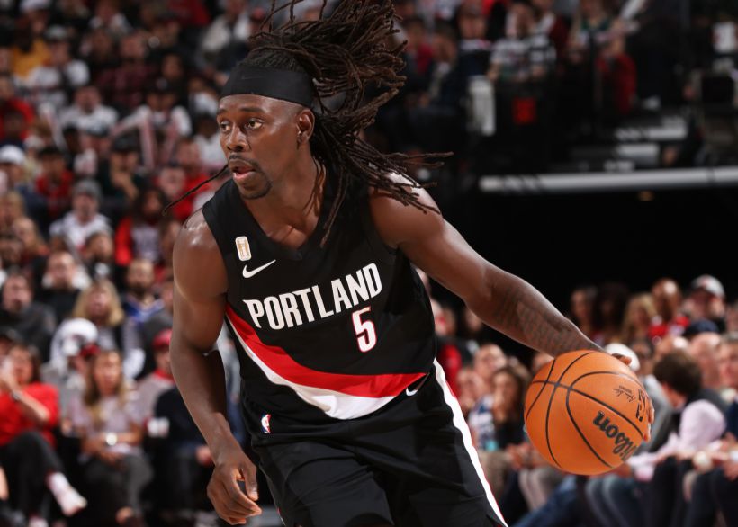 Люди двигаются и живут! Холидей присоединился к «Трэйл Блэйзерс» и набирал в среднем 8,4 передачи за игру, что является рекордом в карьере за один сезон.