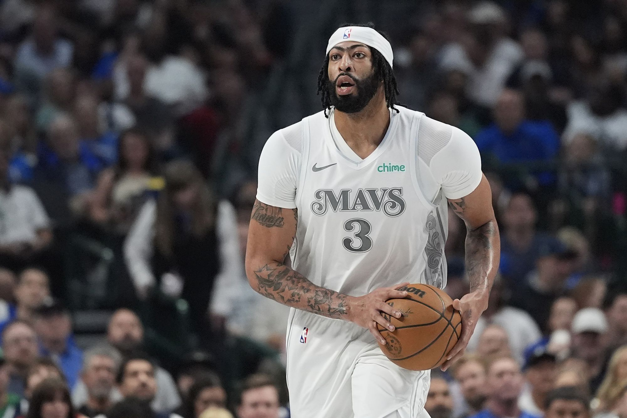 Мэйдзи: Количество игр, сыгранных густыми бровями в «Маверикс», не так велико, как 30+, которые Дончич сыграл в «Лейкерс» в прошлом сезоне.