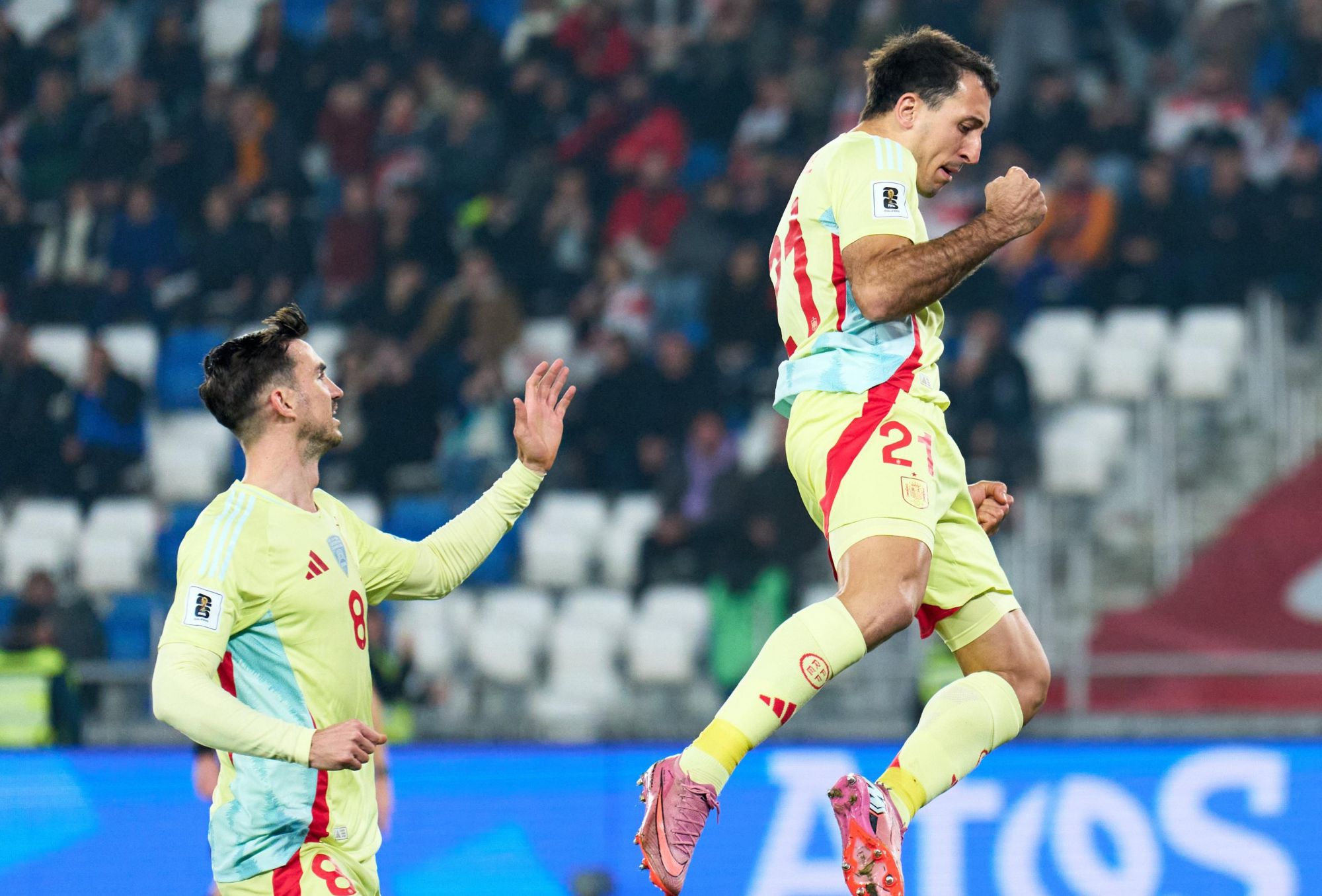 Победив Грузию со счетом 4:0, Испания установила рекорд в истории команды, проведя 30 игр подряд без поражений в официальных соревнованиях.