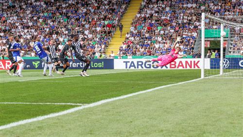 Аллен против Шальке 04