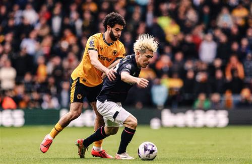 Волки против Лутон Таун