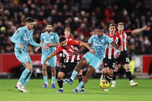 Брентфорд против Волков