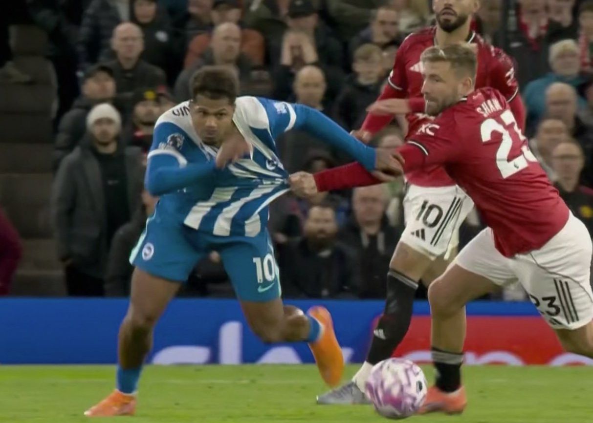 Представитель АПЛ: незаконный контакт Люка Шоу с Рютте был минимальным, поэтому гол засчитан