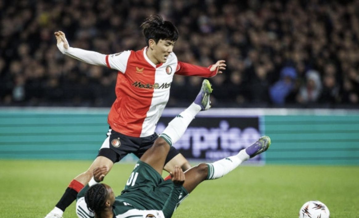 Официальный представитель Корейской футбольной ассоциации: Хван Ин Бом выбыл из нынешней сборной из-за травмы и не будет принят в состав.