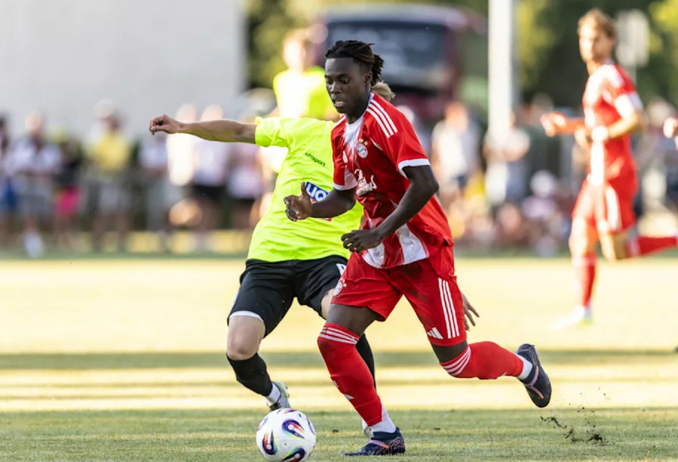 Bild: 17-летнего игрока мюнхенской «Баварии» отправили обратно в его старый клуб после посещения ночных клубов