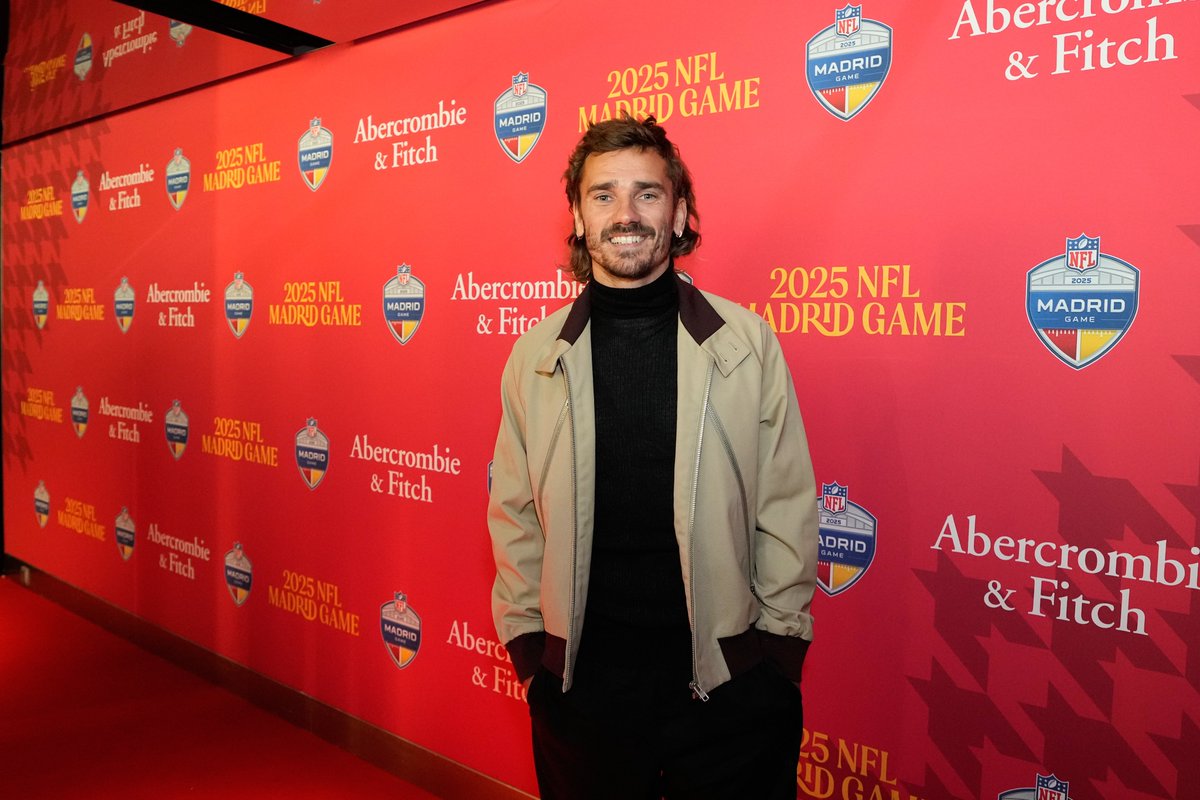 Заморская игра НФЛ в Мадриде, Гризманн, Рюдигер, Асенсио и другие присутствовали, чтобы посмотреть игру.